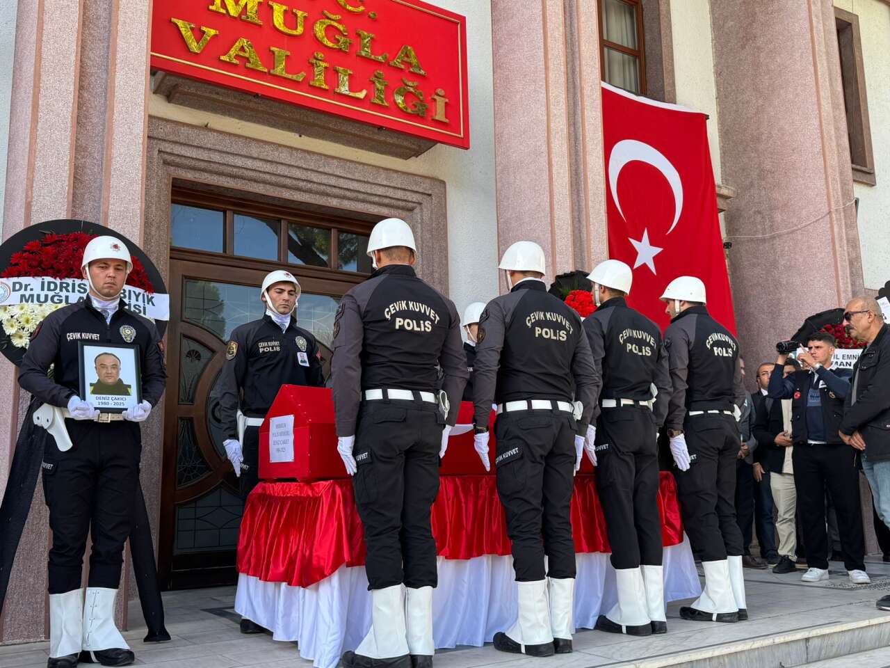 Muğla Emniyetinde Hüzün: Trafik Polisi Deniz Çakıcı Son Yolculuğuna Uğurlandı 3